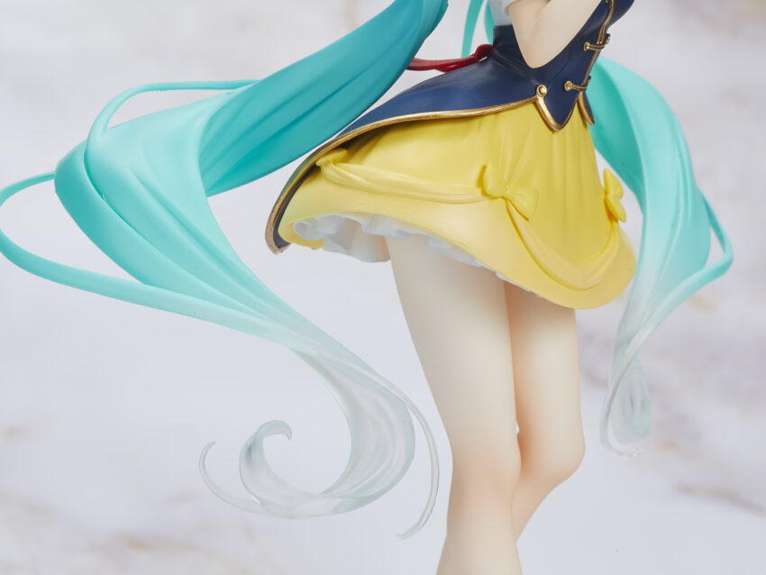 Pre-order: HATSUNE MIKU WONDERLAND SNOW WHITE FIGURE. ESTIMATE SHIP DATE JUNE 2025