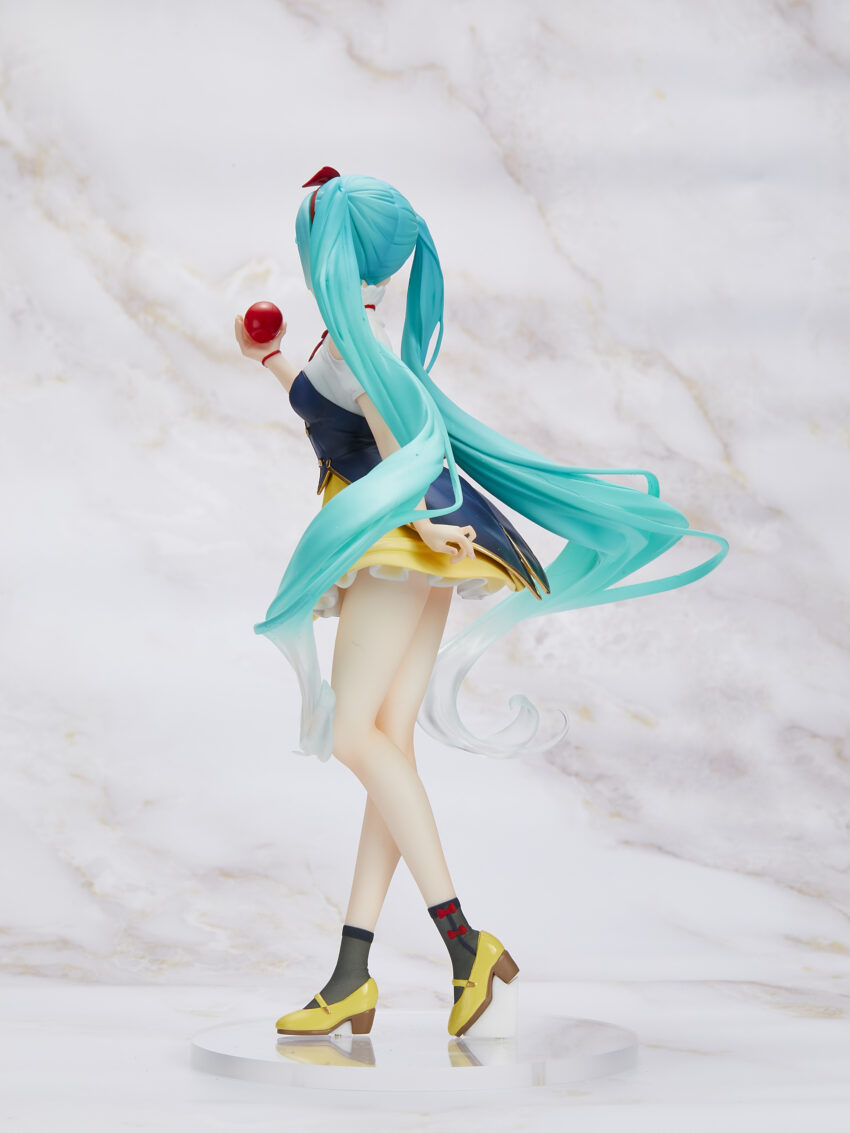 Pre-order: HATSUNE MIKU WONDERLAND SNOW WHITE FIGURE. ESTIMATE SHIP DATE JUNE 2025