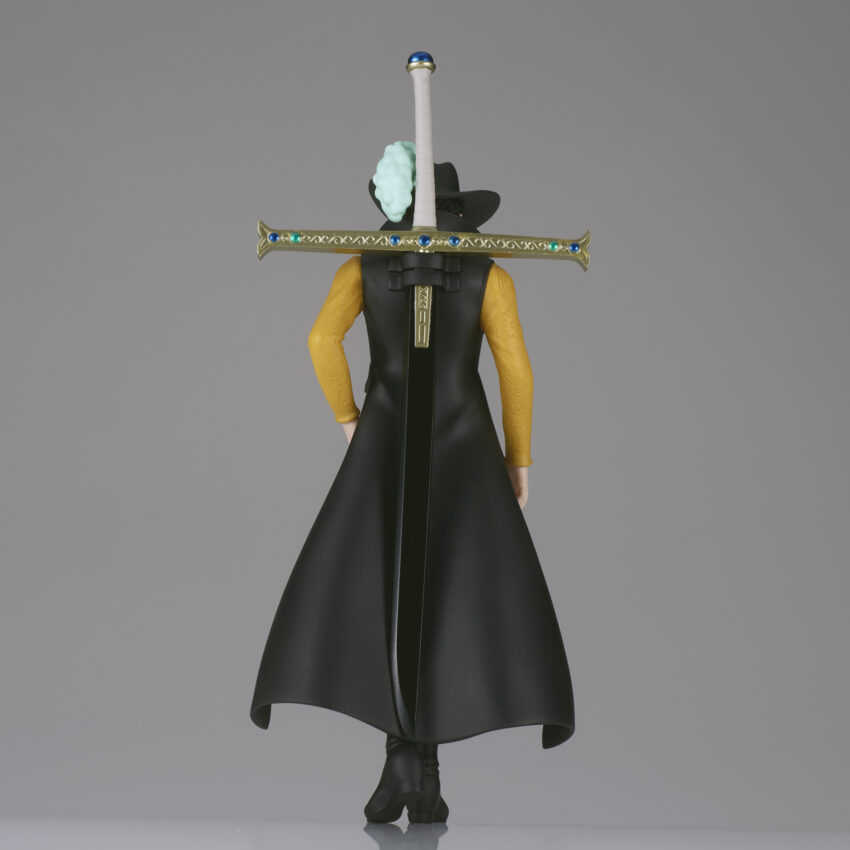 ONE PIECE THE SHUKKO DRACULE MIHAWK FIGURE