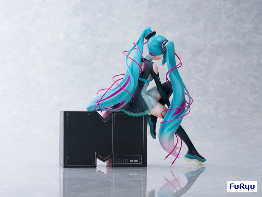 HATSUNE MIKU X MTV 1/7 PVC FIGURE