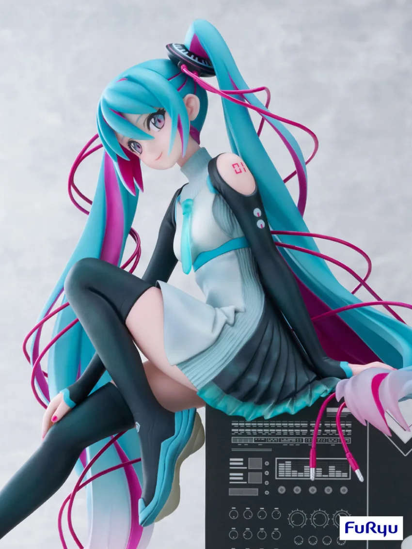 HATSUNE MIKU X MTV 1/7 PVC FIGURE